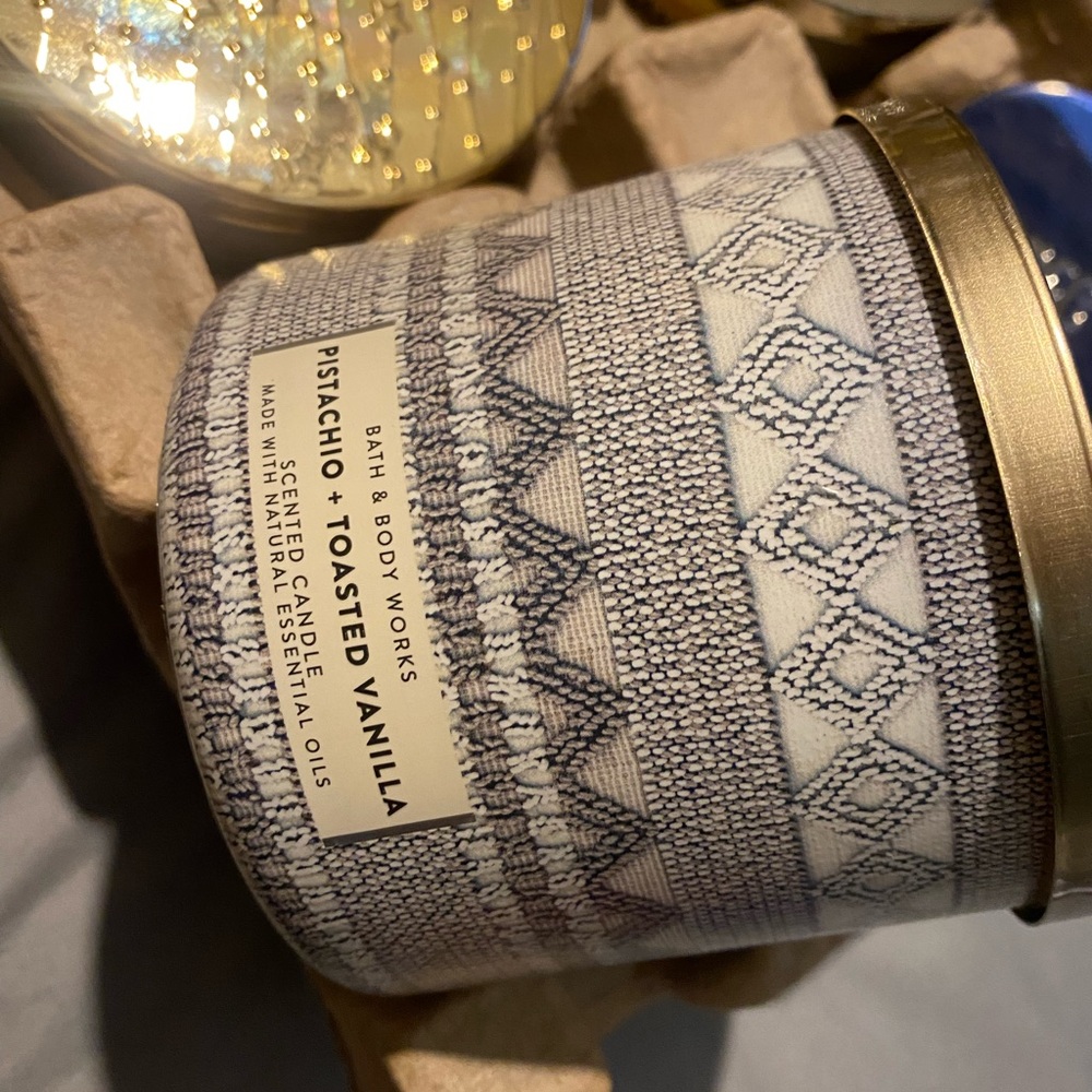 Pistachio and white vanilla bbw candle